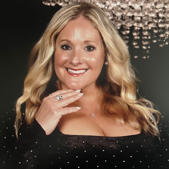 Meet your Posher, Jennifer - Picture 1 of 1